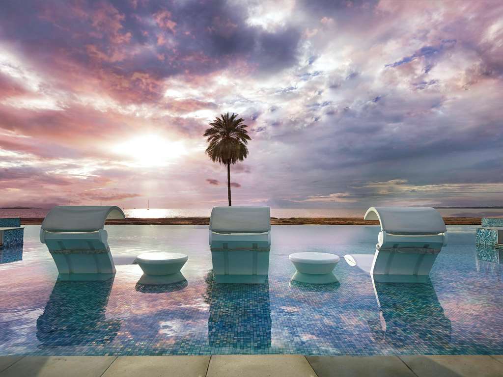 Crowne Plaza Nadi Bay Resort Spa